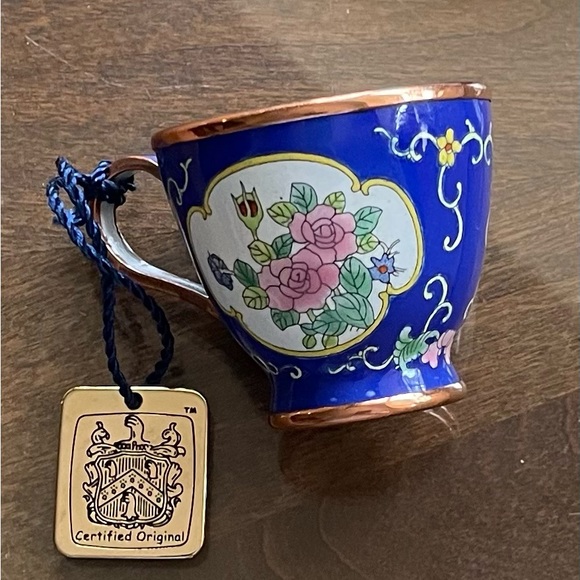 Charlotte de vita. MBE Cup and saucer. Numbered Edition. London collection - Picture 1 of 6